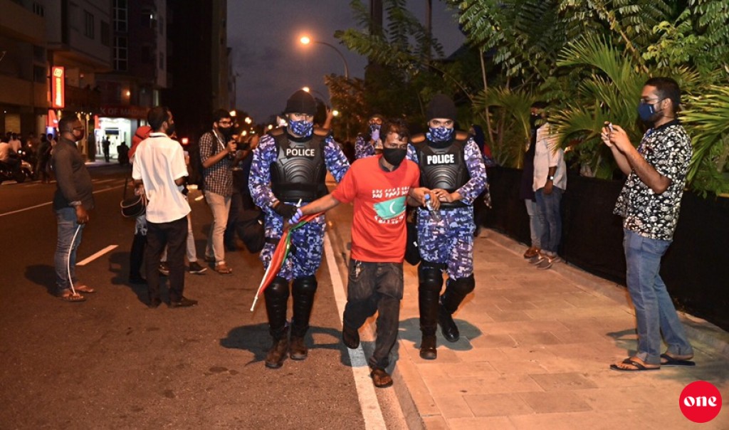 Idhikolhu muzaaharaain 39 meehaku hayyaru kohffi