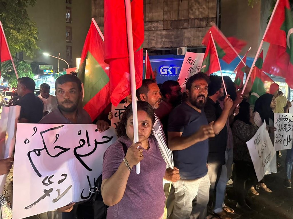 Idhikolhu muzaaharaa ge there in 16 meehaku hayyaru kohfi