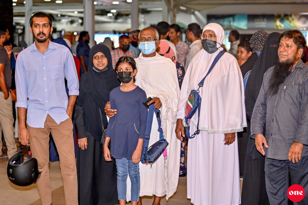 Umra ah meehun gendhiyumuge huhdha ah edhen hulhuvaalaifi
