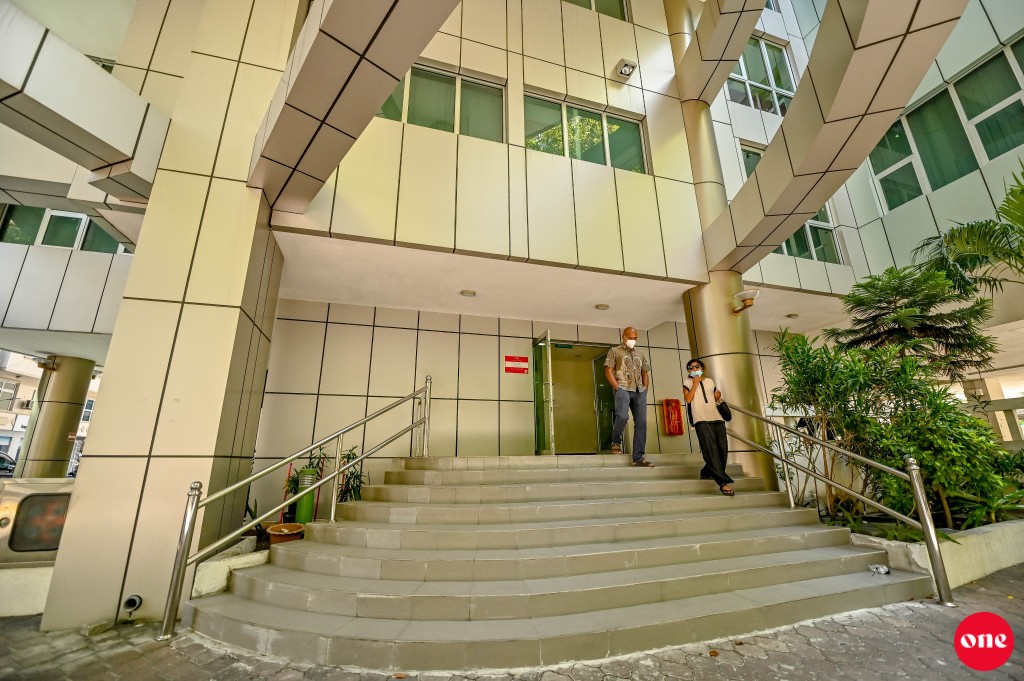 Roadha mahuge rasmee gadi akee hendhunu 9 in mendhuru 1 ah