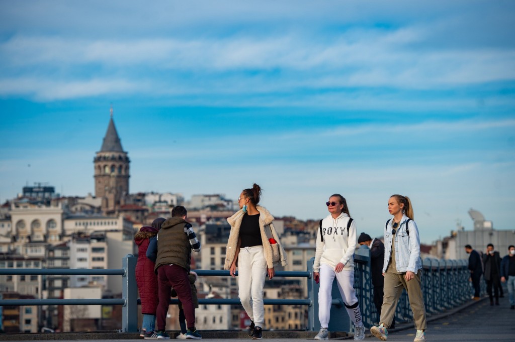 Turkey ge aanmun gey bandhukoh, touristunnah minivankan dheythee rathah
