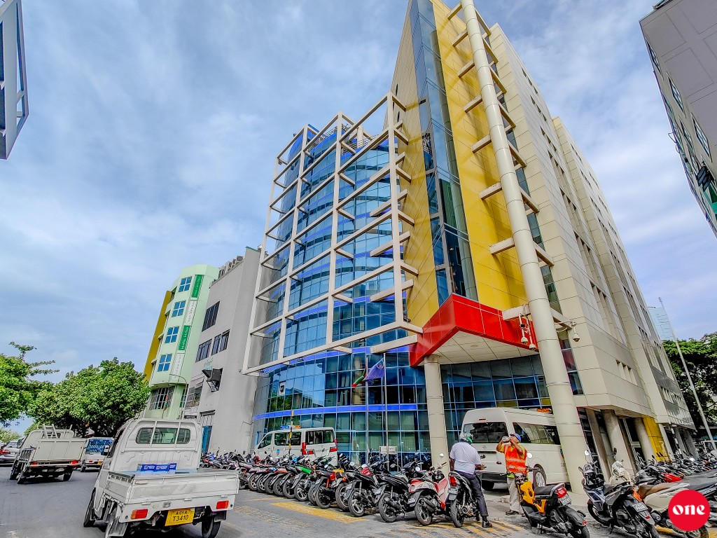Cigarette ge bodu vahkkan: 2 warehouse ge registry baathilu koh 67 million rufiyaa hoadhan court ah