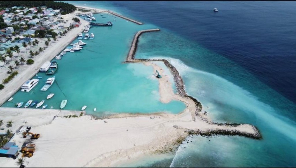Large portion of the Ihavandhoo harbor project completed