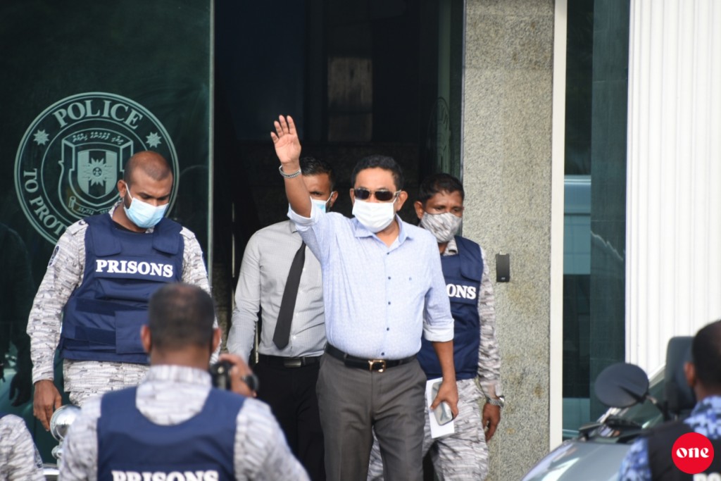 Yaameen ge shareeaiy feshumuge kurin dhifaaun gina hushahelhunthakeh, gotheh ninmun anna mahu 4 gai