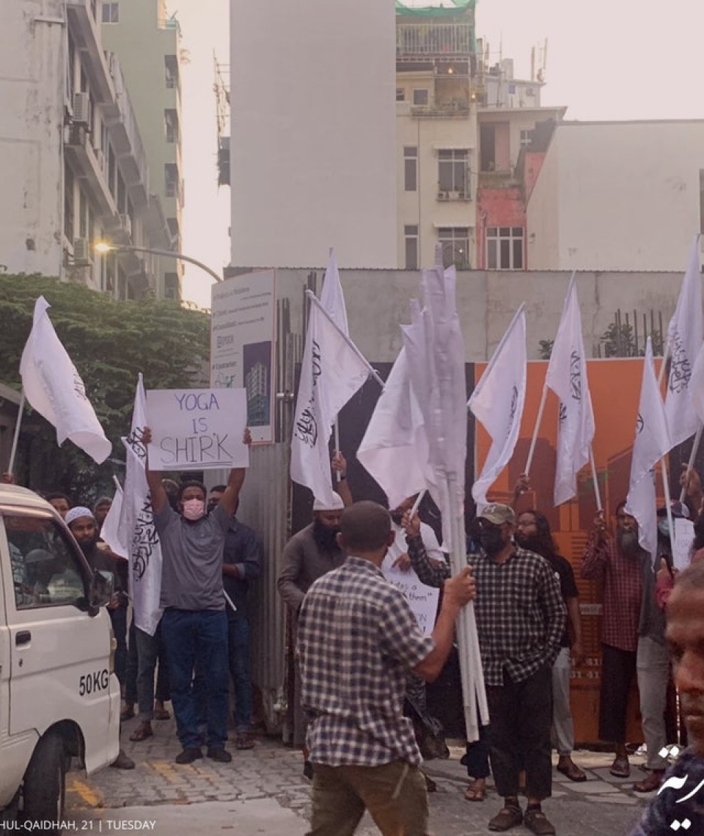 Yoga hamanujehun: Thahugeeguge muddhathu ithurukodhdheefi