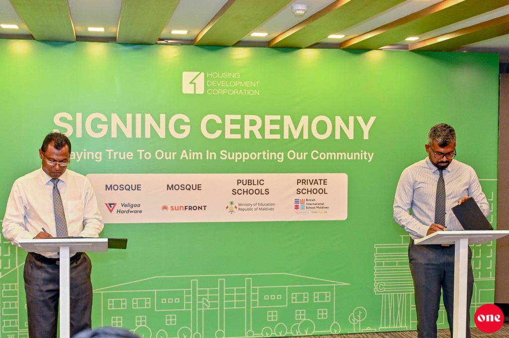 Dhevana fiyavaheegai ithuru 4 school aai 2 miskiyy imaaraaiy kuranee