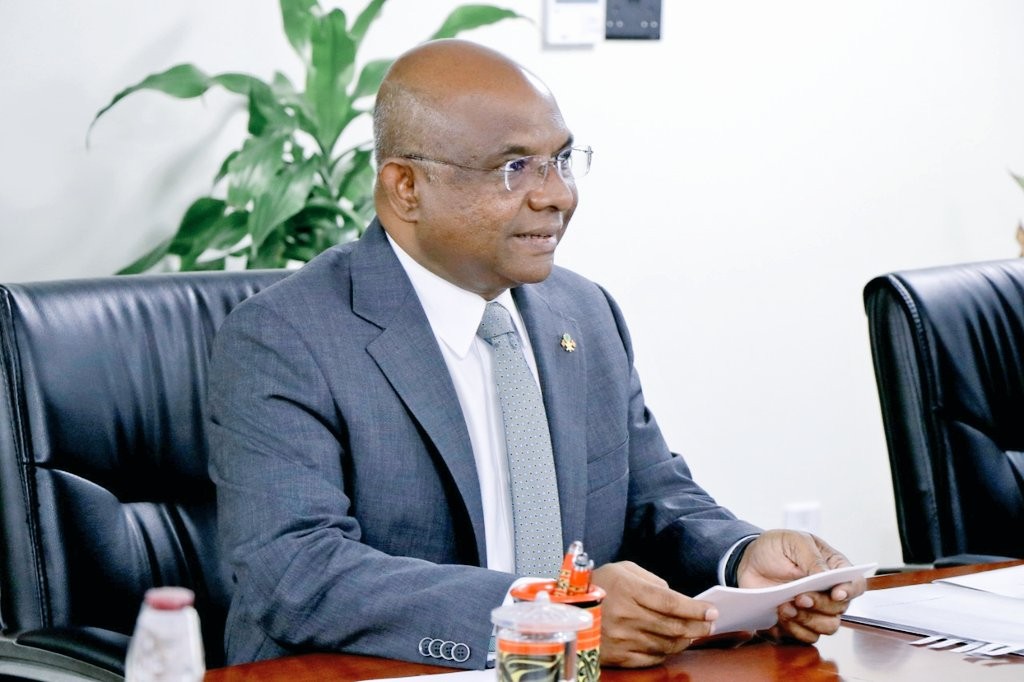 Noosverikamuge minivankamah oiy hurasthah nathailumah Minister Shahid govaalavvaifi