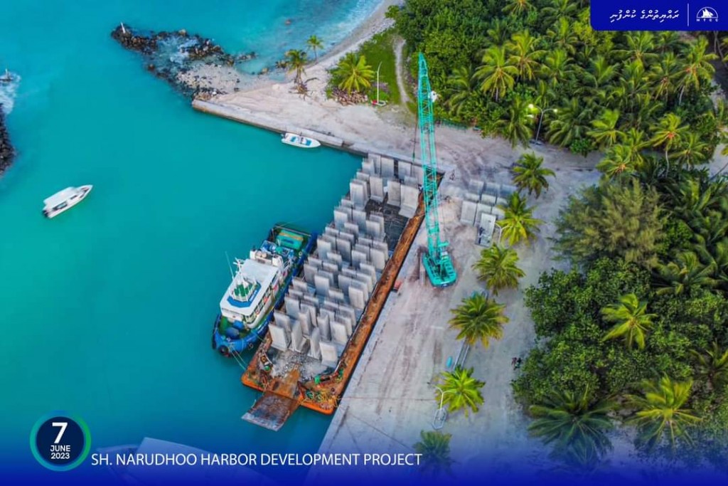 Narudhoo bandharuge eggamu thoshi lumah beynunvaa concrete galuge furathama shipment gengosfi