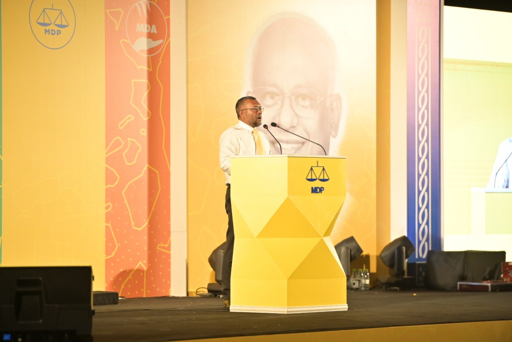 Dhevana dhauruge dhathuru mi fashanee kohthaai fenaa aruvaa baraakohgen, vaadhaverinnah dhen atheh nuvaane: Fayyaz