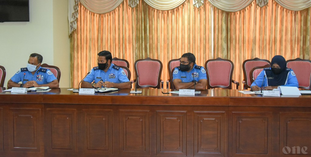 Safari  jinsee goanaage massala: hayyarukuri dhe dhivehin thibee masthuge haalathaku noon: Fuluhun