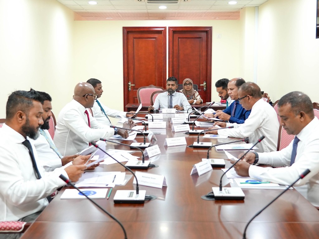 Flat havaalukuran kuraa masakkaththah olhunfiluvan Ministry ge beyfulhun committee ah haaziru kuranee