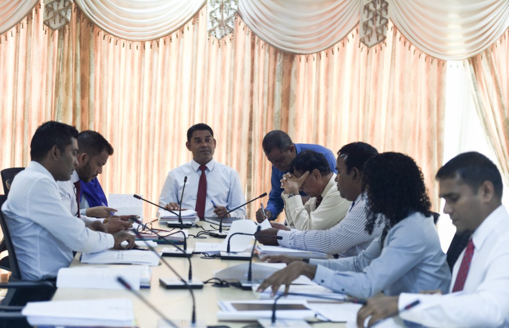 Tourism Ministry aai Health Ministry ge audit report maaliyyathu committee inn dhiraasaa kuranee