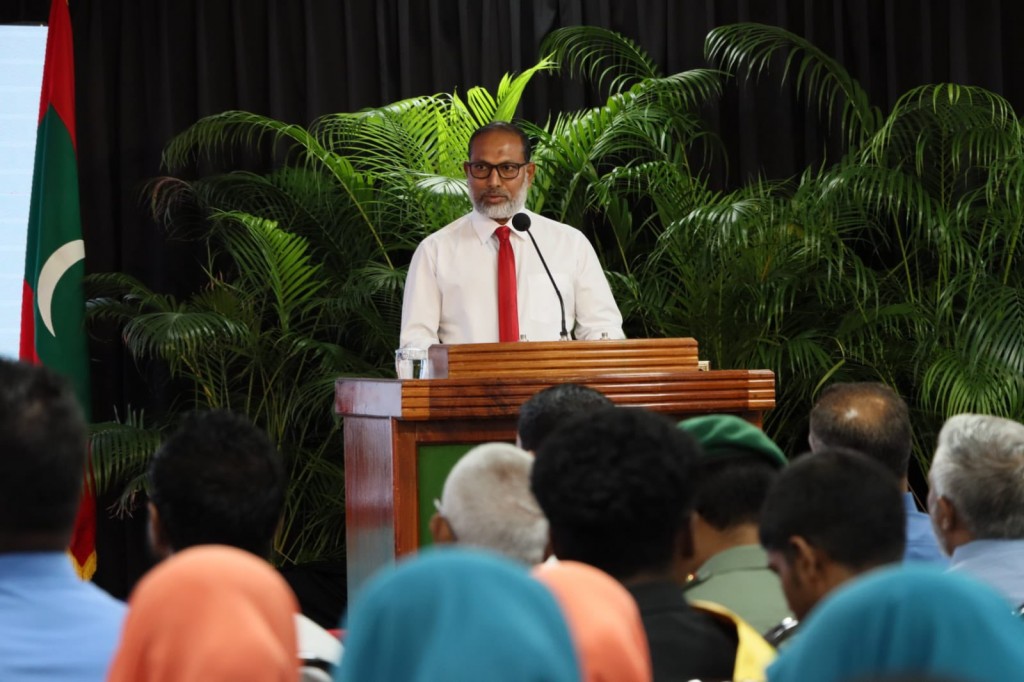 Emmenah dheen furihama ah neyngi dhaane, ekamah badhu bas bunegen nuvaane: Imran