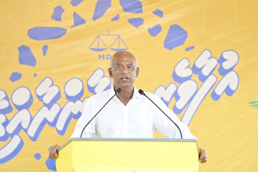 Aniyaaverikan huttuvaanamey kiyaafai e nukunnanee aniyaa kuri meehun, dhenves nukume meehun hayyaru kuraane: Raees