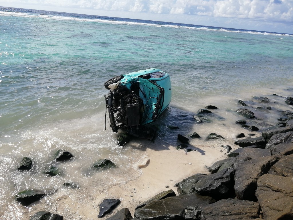 Thinadhoo gai car eh control in nahtai moodhah, ekakah serious aniyaathakeh