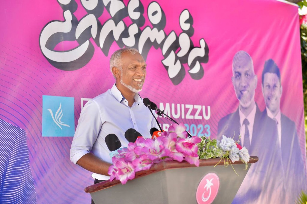 Alhugandah ithubaaru koffi nama Raajjeyge minivankan yageenkoh dheynan : Muizzu