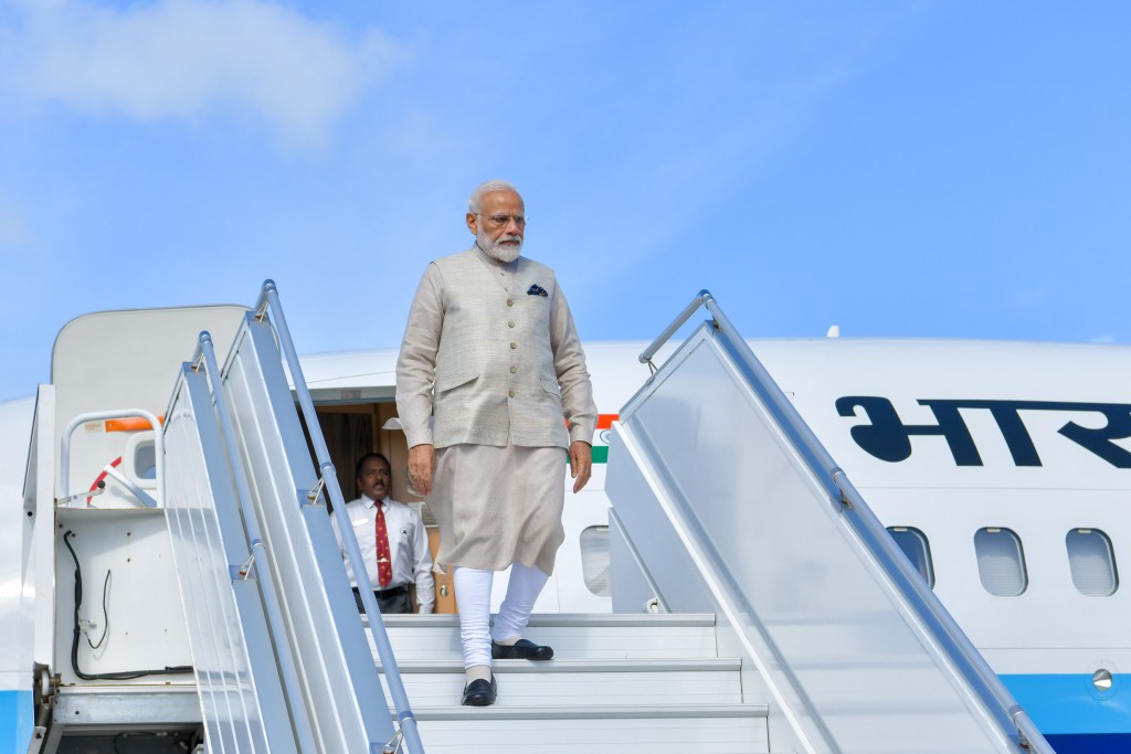 Muizzu huvaa kurahvaa rasmiyaathah Modi ah dhauvathu dhenee