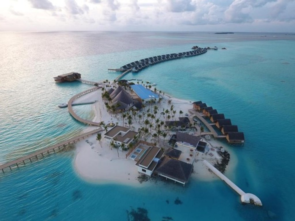 Ozen life maadhoo resort gai petrol feefaa eh gai roave, 4 meehakah aniyaa vejje