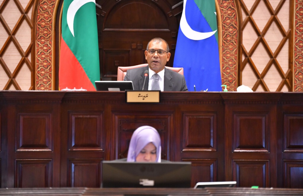 Siyaasee maidhaanun firihenunnaa ehhama furusathu thakeh anhenunnah dhinumakee dhaulatheei party thakuge zinmaaeh: Nasheed