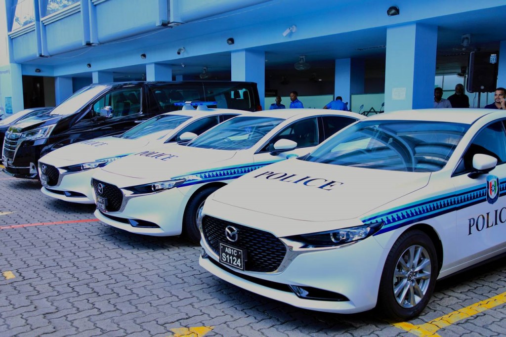 Japan sarukaarun Dhivehi fuluhunah 54 car aai 4 van hadhiyaa koffi