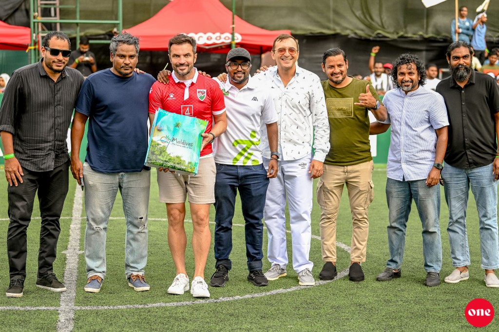 One photo: Futsal legend Falcao aaeku Tekkers resort futsal cup ah ithuru furihama kameh!
