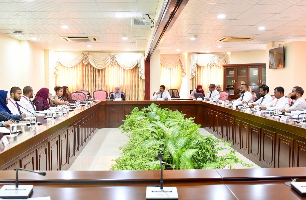 Enme rangalhu gothakee bappa in ge gaabilu kamah balai Court in kudhinge haradhu kanda'elhun: Family Court