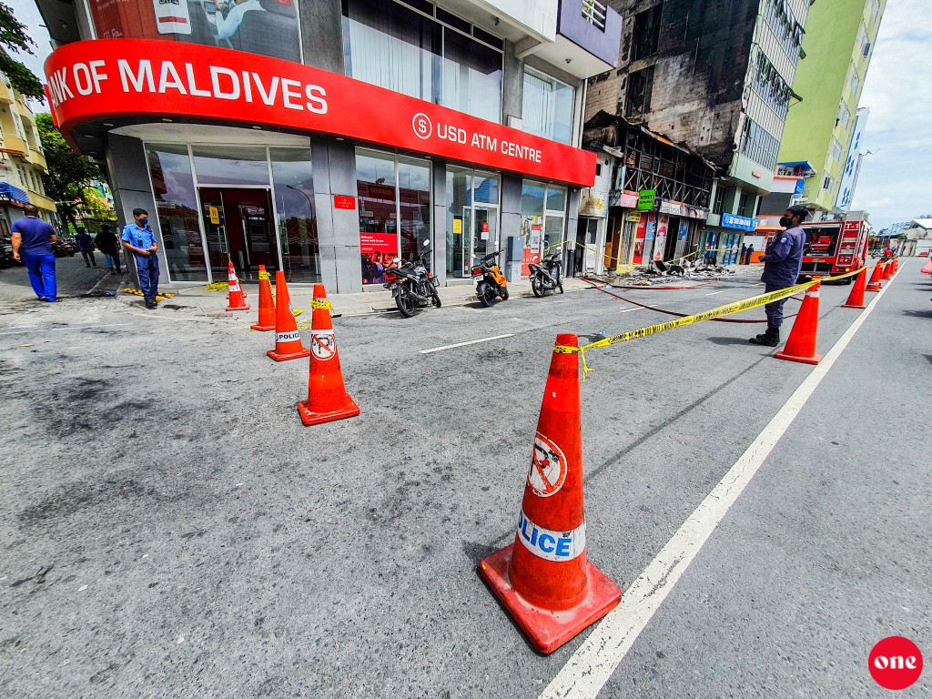 Alifaanuge haadhisaa aai bandhu kuri dollar ATM center alun hulhuvaifi