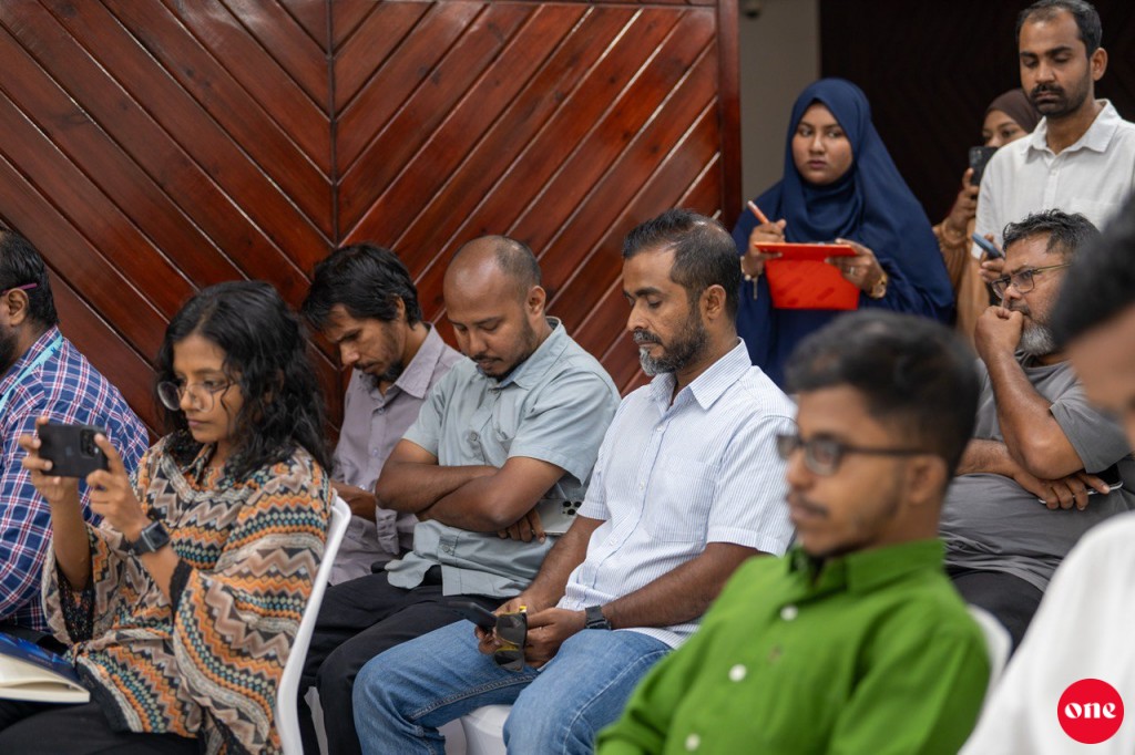 Noosverikamuge minivan kan 2 dharaja kuriah=