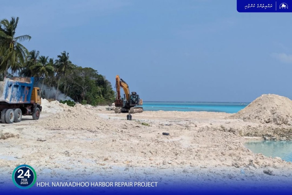 Naavaidhoo bandharu mashroou baarah kuriyah
