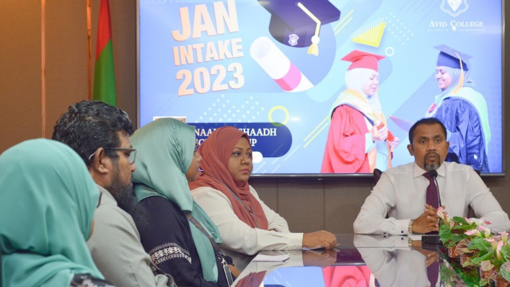 NaibRashad 30 scholarship aaeku Avid College course thakah kurimathilumah hulhuvaalaifi