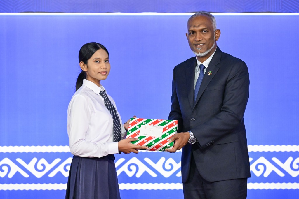 O'level adhi A'level ge emme rangalhu natheejaa hoadhi 441 kujjakah Raees inaamu dhevvaifi