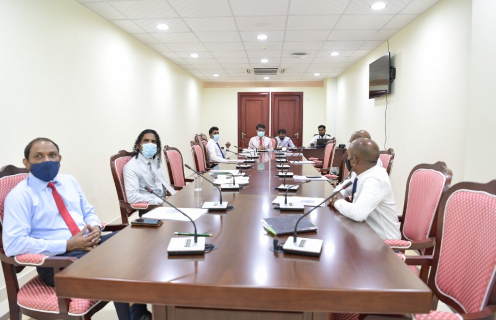 Resort thakun moodhah kuni alhaa massalaigai kamaa behey idhaaraathah Majlis ah haaziru kuranee