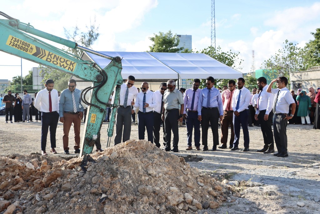 80 million salaamaiykoh, Arabiyya School ge aa imaaraathuge amalee massaikai fashaifi