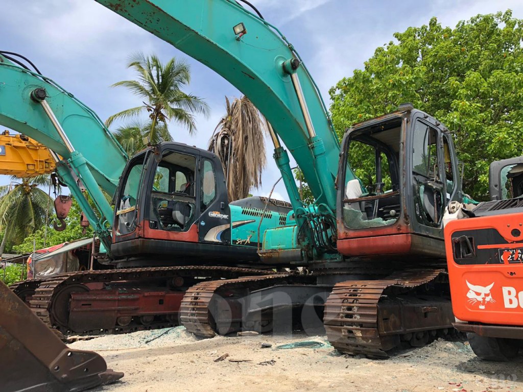 Riza ge kunfunyah ithurah ves faisaa dheefaivaane, muvazzafunah musaara nudhevenvee sababeh nei: Seal