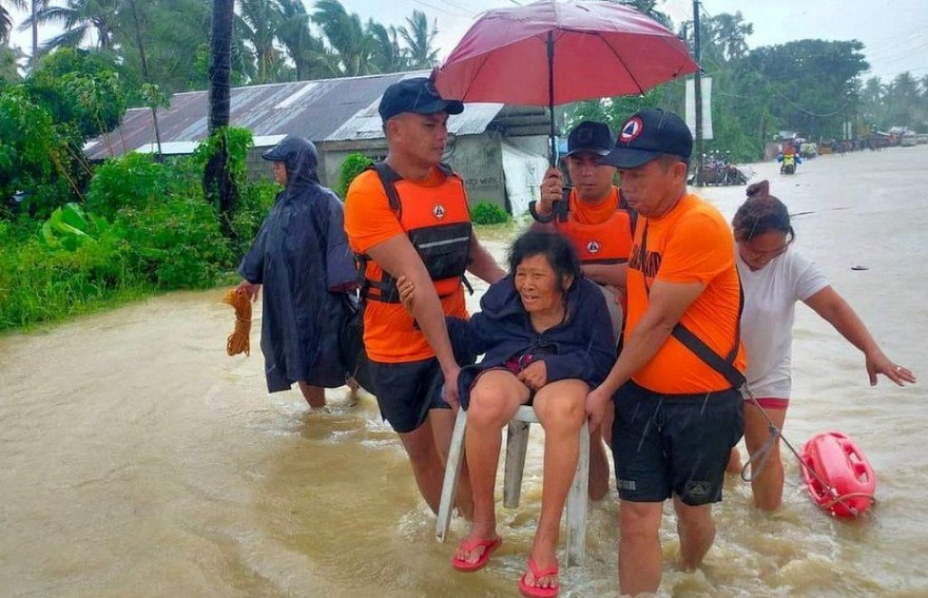 Philippines storm Nalgae kills dozens in floods and mudslides