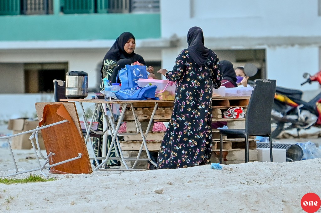 Hiyaa flat sarahaddhugai viyafaari kurun nuhuttunu, muddhathu hamave than than naganee