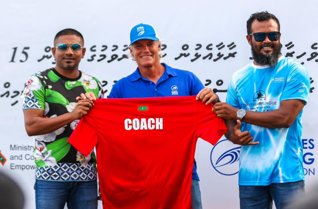 Surfing coach akah Clyde Martin, visnun ehen harufathakah!