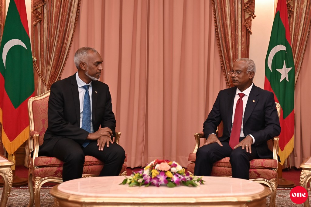 Raees Muizzu aai EC ah Solih govailevvee faaskuri bill aa ehgothah roadhaige fahah inthihaabu fasskurevvumah!