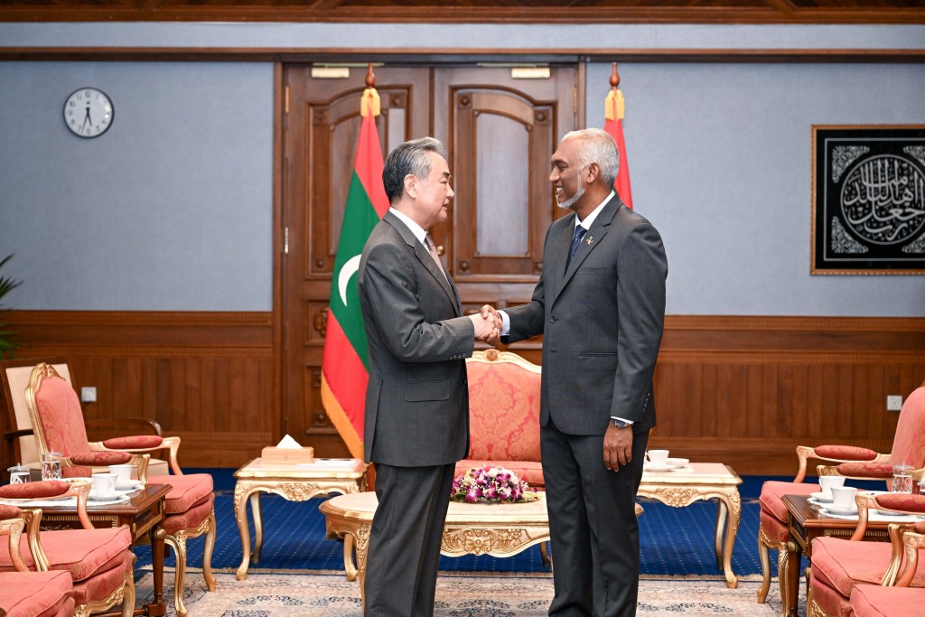 Raajjeygai hingaa mashroouthah avas kuraane kamuge yageen kan China ge foreign minister dhevvaifi