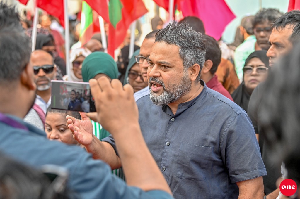 Idhikolhu fas member aku fuluhah haaziru kuranee