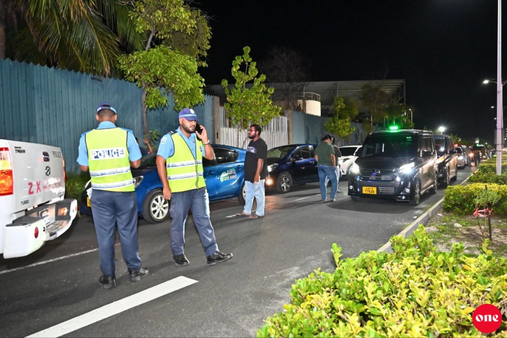 Vehicle thakah bridge ah neyrey gothah Hulhumale' magu block kuri taxi thah tow koh fiyavalhu alhanee
