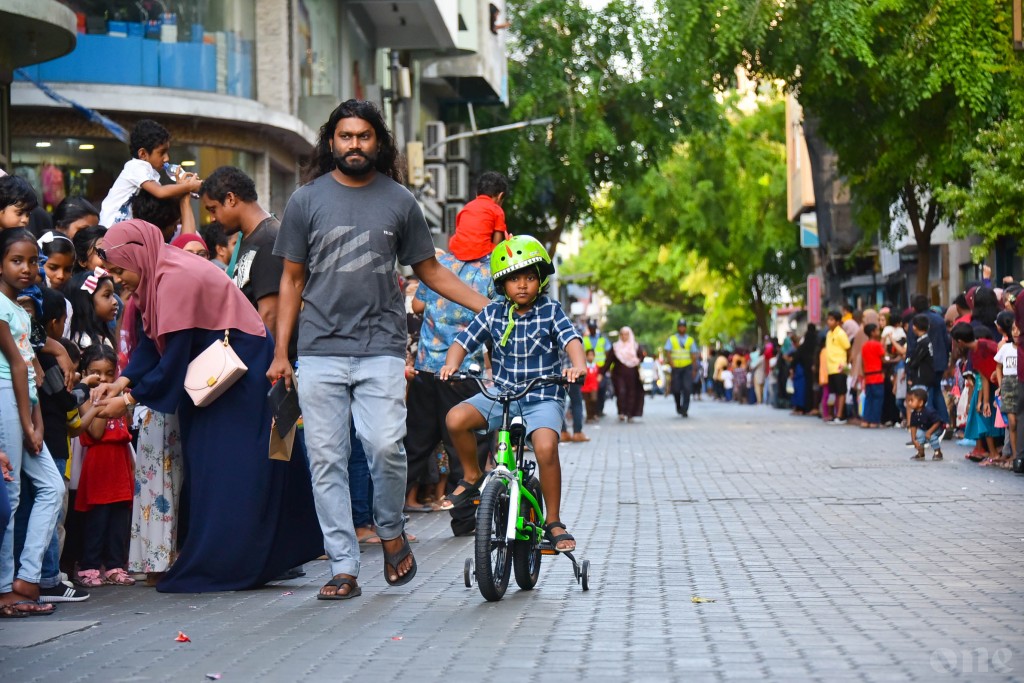 Anna hukuru dhuvahu haveeru 4 in reygandu 8 ah male', vilimale' gai vehicle dhuvvun manaa