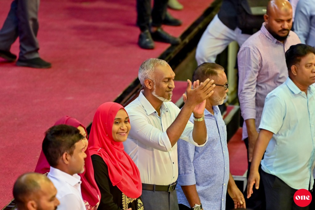 Magaamuthakah ayyanu kuraanee alhugan'duge bas vikey beyfulhun, hin'gaanee rayyithunge baaru: Muizzu
