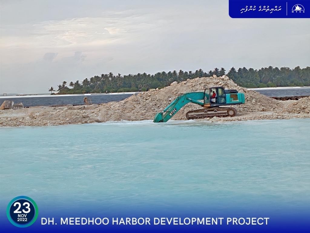 Meedhoo bandharu hedhumuge mashroou ge dhashun harbor pavement ge 77 percent nimijje