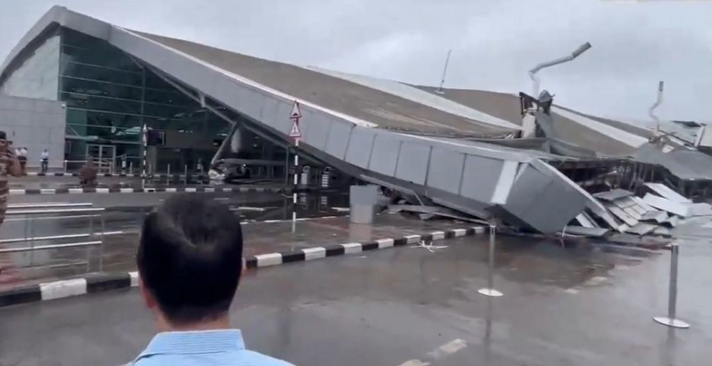 Delhi Airport furaalhun baeh vehtti meehaku maruvehjje