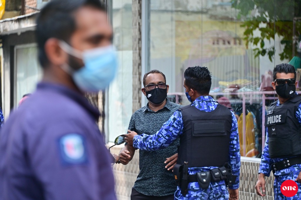 Shiyam released, Adhurey and Shujau being taken to Dhoonidhoo