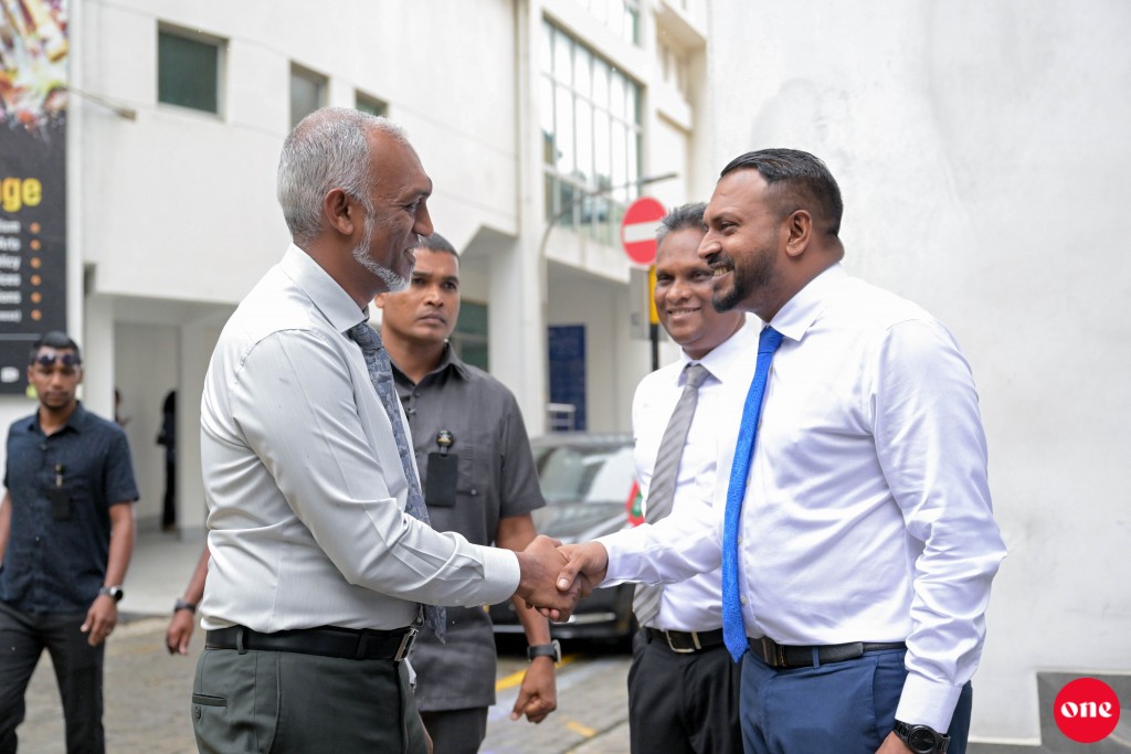 Muizge Mayor kamugai binthah dhookohffai vaanee Council inn faaskohggen: Nareesh