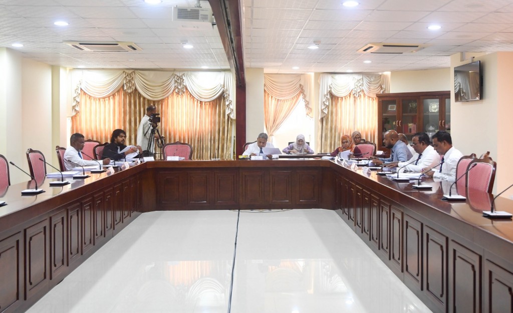 Maldivian in faisaa hoadhan harudhanaa fiyavalhuthakeh alhan civil aviation ah angan committee in faaskoffi