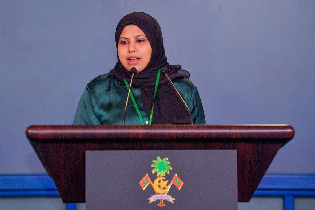 Vazeerunnaai siyaasee magaamuthakugai thibbevi beyfulhunge maalee bayaanthah varah avahah aanmukuraanan: Heenaa
