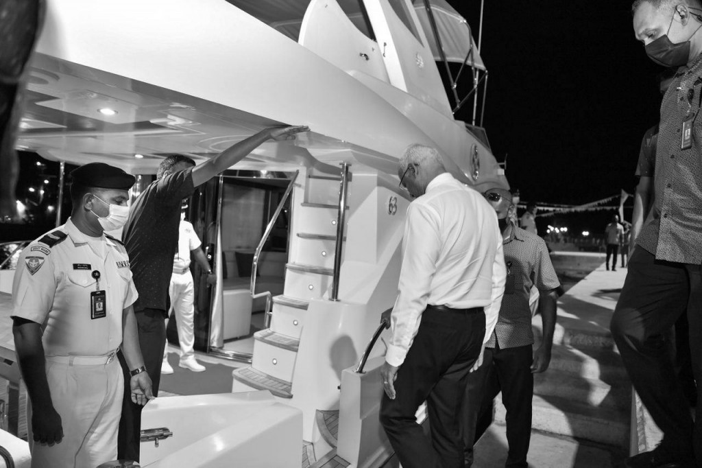 President concludes visit to Alifu Alifu Atoll